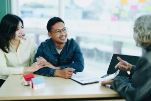 Couple working with bankruptcy and mortgage